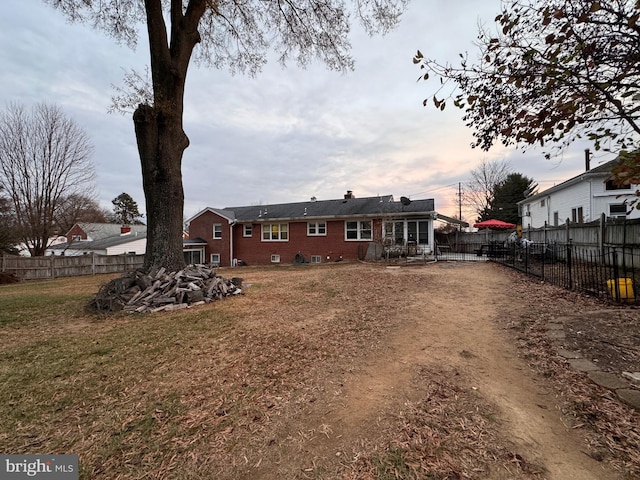 view of front facade with a yard