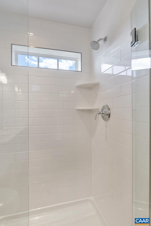 bathroom featuring tiled shower