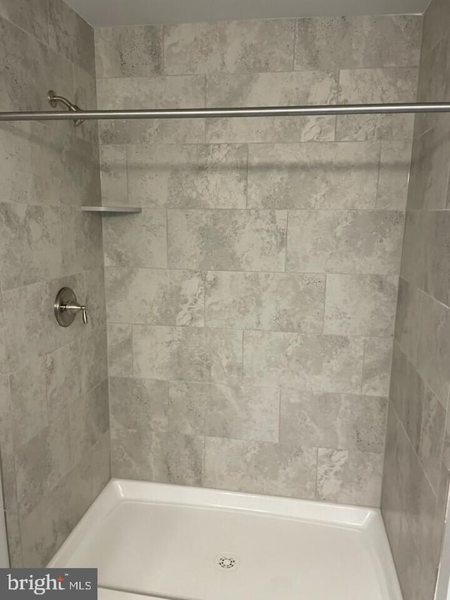 bathroom with a tile shower