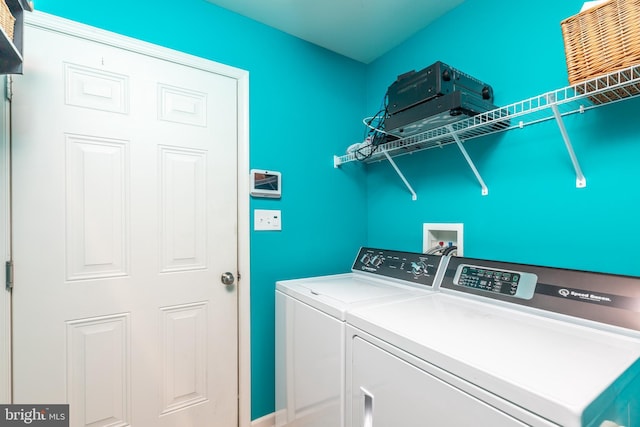 washroom with laundry area and washing machine and dryer