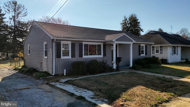 view of front of property with a front yard