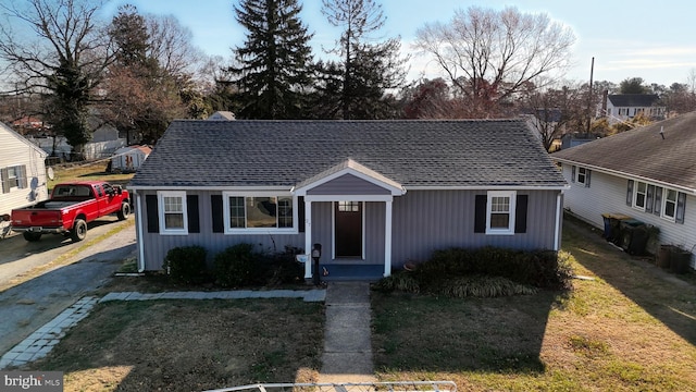 view of front facade with a front lawn