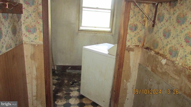 bathroom with washer / dryer