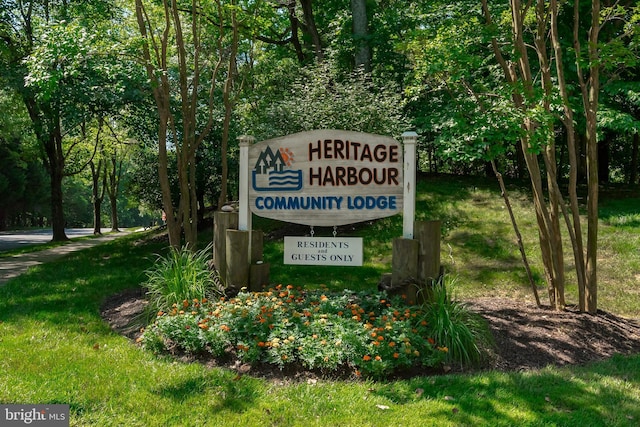 view of home's community featuring a lawn