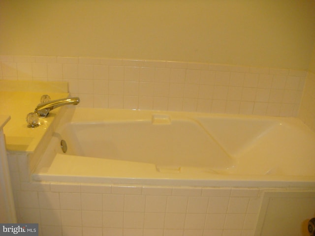 bathroom featuring tiled tub