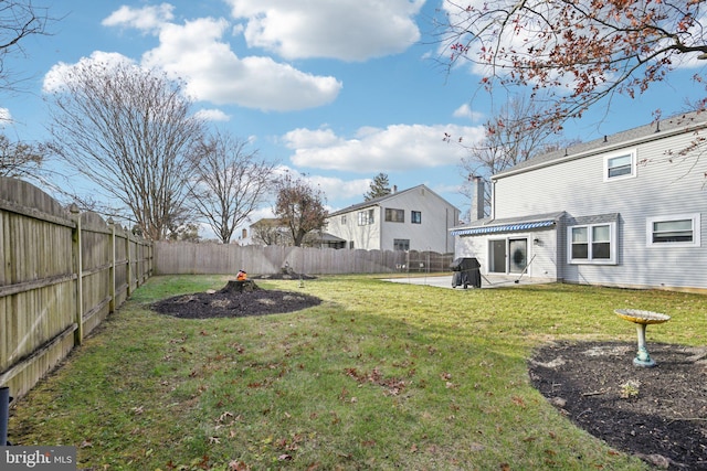 view of yard featuring a patio