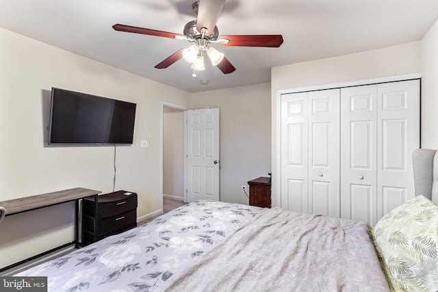 bedroom featuring ceiling fan and a closet