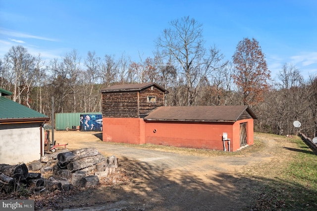 view of side of property featuring an outbuilding