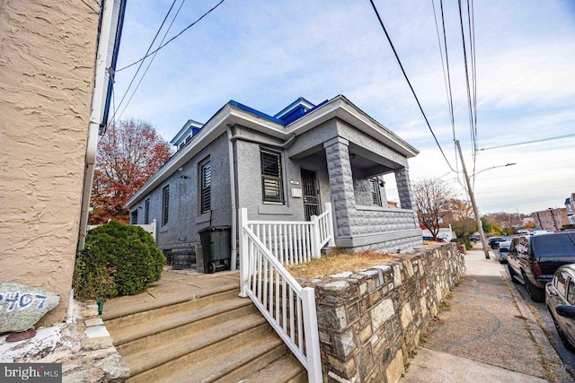 bungalow-style house with covered porch