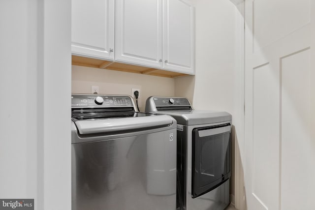 laundry room featuring cabinets and independent washer and dryer