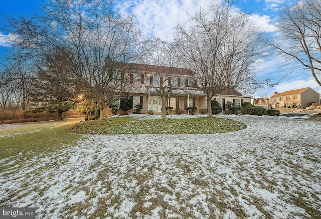 view of front of home featuring a lawn