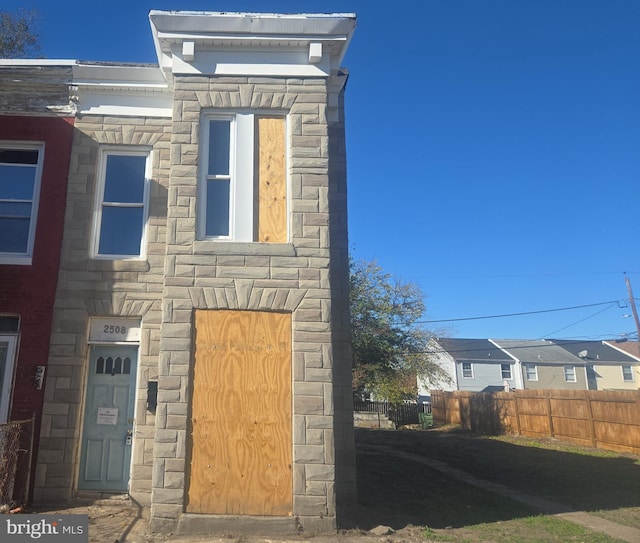 view of front of property