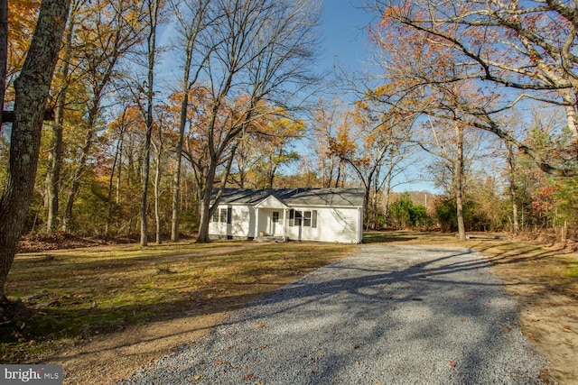 view of front of house with a front lawn