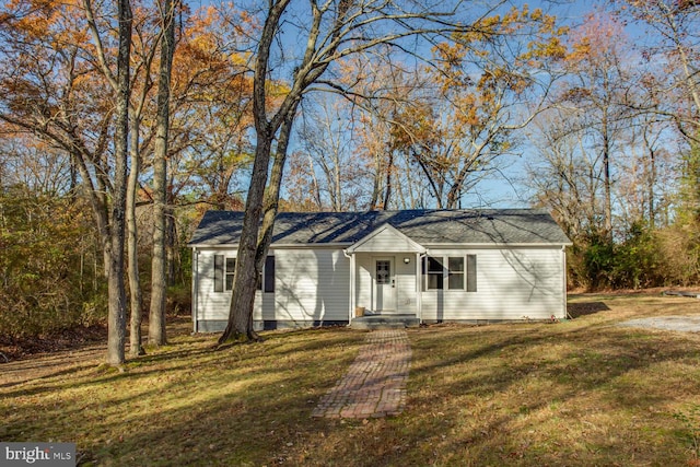 view of front of home featuring a front yard