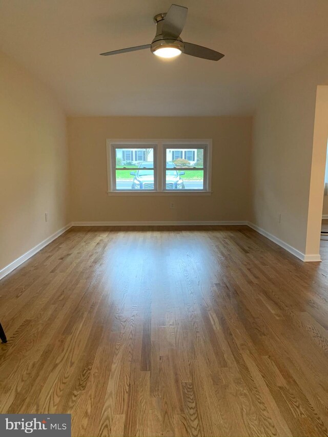 unfurnished room featuring light hardwood / wood-style floors and ceiling fan