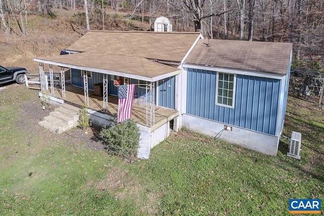 exterior space with a porch and a front yard