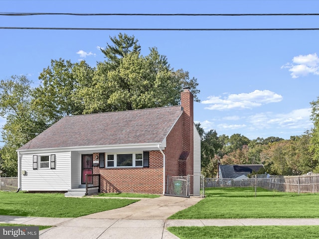 view of front of house featuring a front lawn