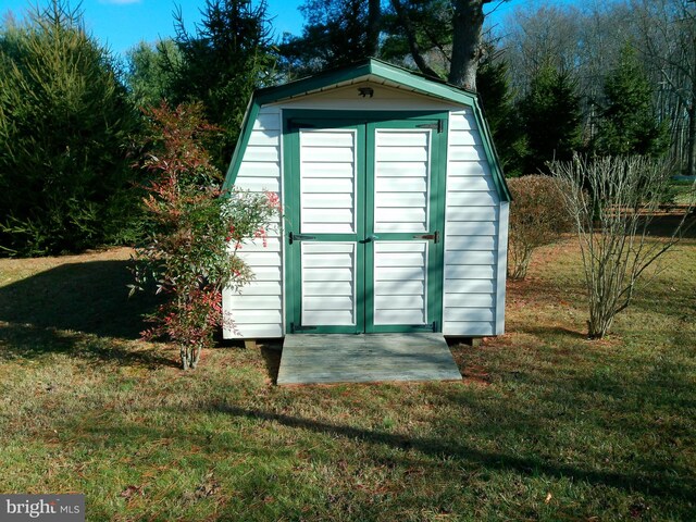 view of outdoor structure featuring a lawn