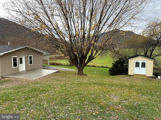 view of yard with a mountain view and a patio area