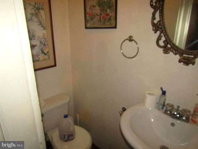 bathroom featuring sink and toilet