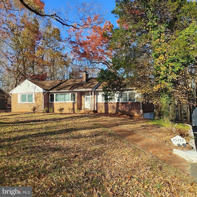 view of front of house with a front lawn