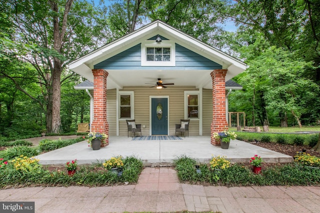 view of front of house with ceiling fan and covered porch