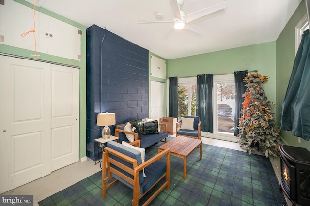 sitting room featuring ceiling fan