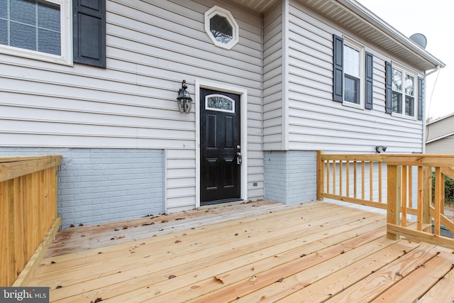 property entrance featuring a wooden deck