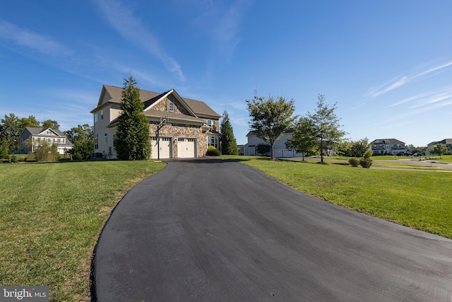 view of front facade featuring a front lawn