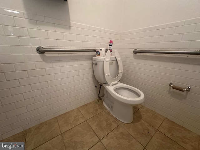 bathroom featuring tile patterned floors, tile walls, and toilet