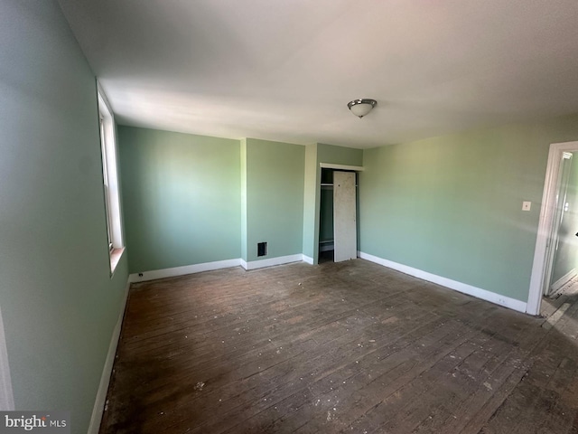 spare room featuring dark wood-type flooring