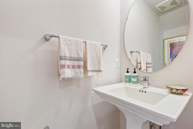 bathroom featuring sink