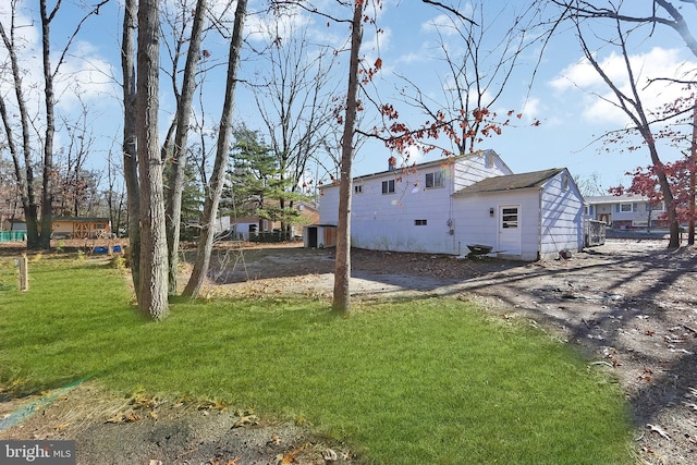 exterior space featuring a lawn