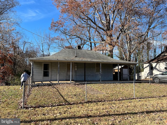 view of front of house with a front yard