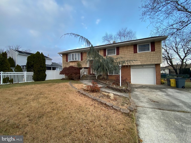 view of front of home featuring a front yard and a garage