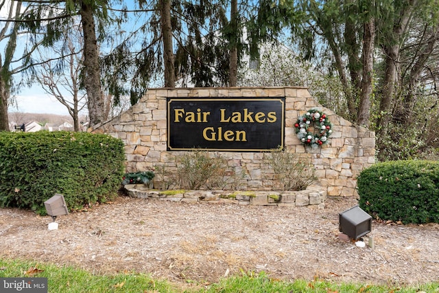 view of community / neighborhood sign