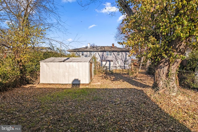 view of yard with a shed