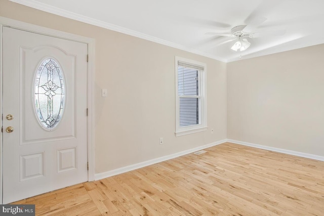 foyer with ceiling fan, crown molding, and light hardwood / wood-style flooring