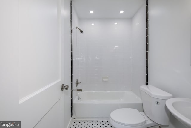 full bathroom with sink, toilet, and tiled shower / bath