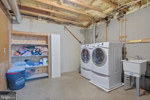 laundry area with sink and washing machine and clothes dryer