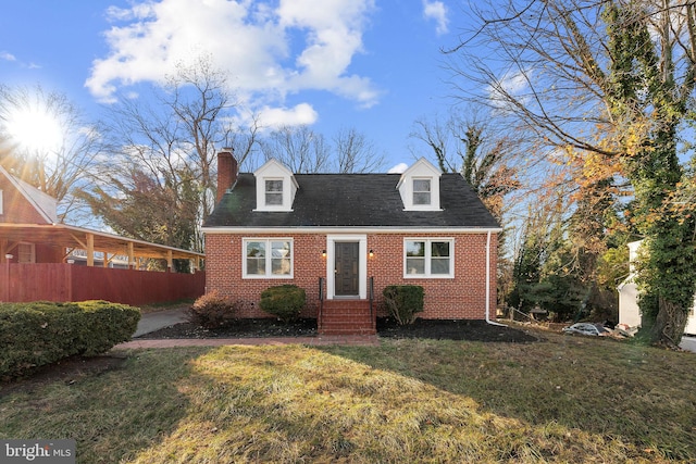 cape cod-style house featuring a front yard