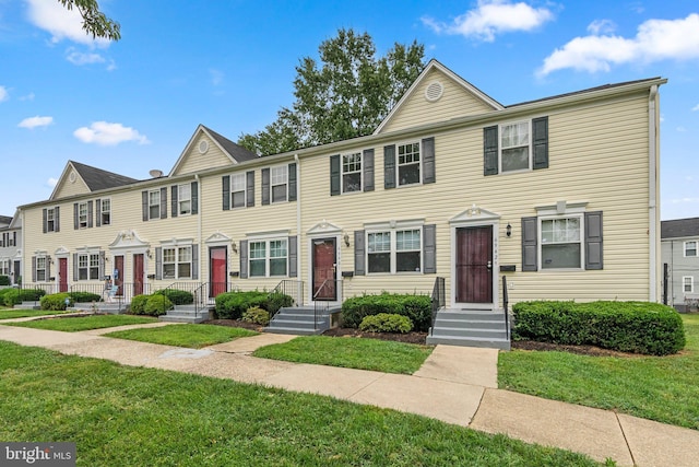 view of front of home with a front lawn