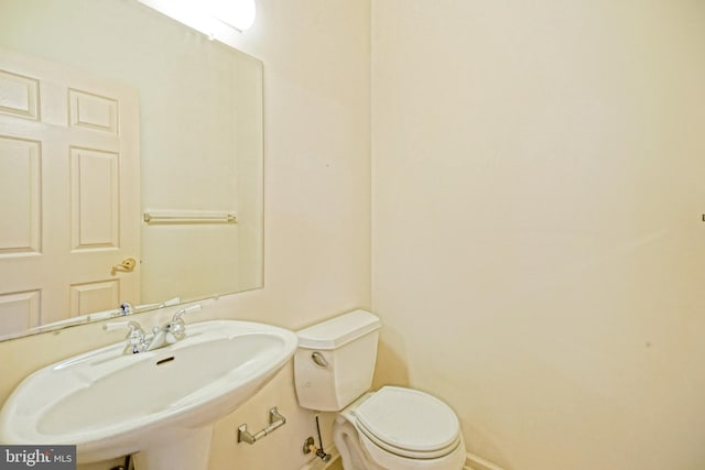 bathroom featuring toilet and sink