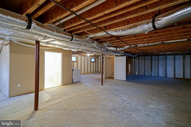 basement with washer / dryer