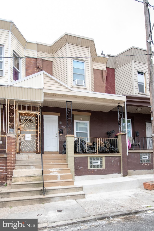 multi unit property featuring a porch