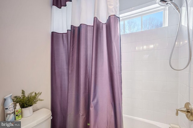 bathroom featuring toilet and shower / tub combo with curtain