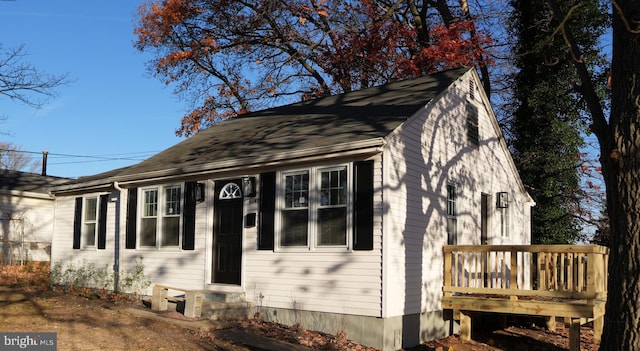 view of front facade featuring a wooden deck