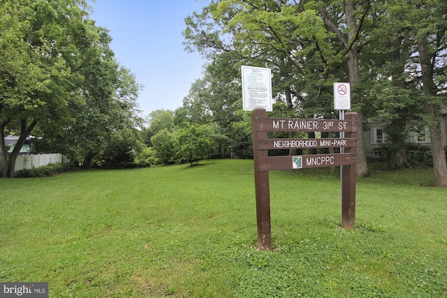 community sign featuring a yard