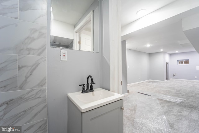 bathroom featuring sink