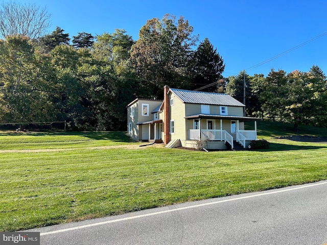 view of front of property featuring a front yard and covered porch